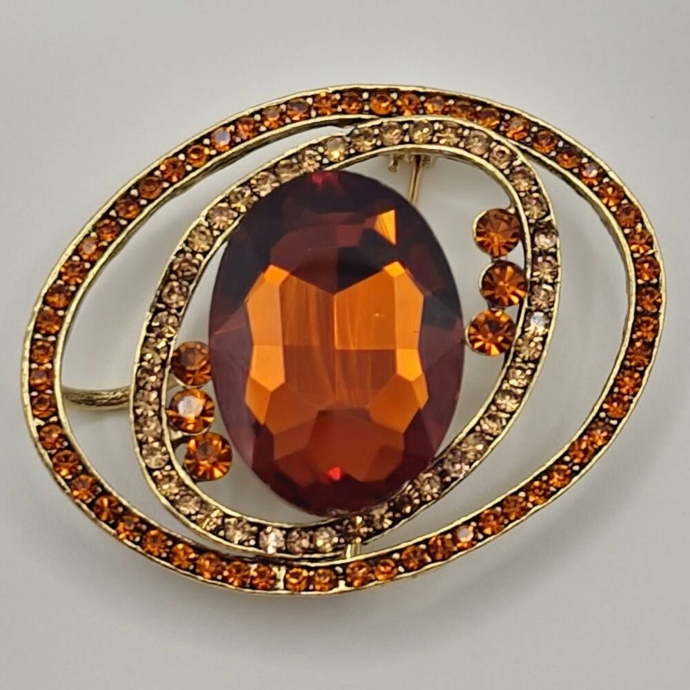 Openwork Brown Stone Brooch Surrounded by Brown Rhinestones Gold Tone Metal